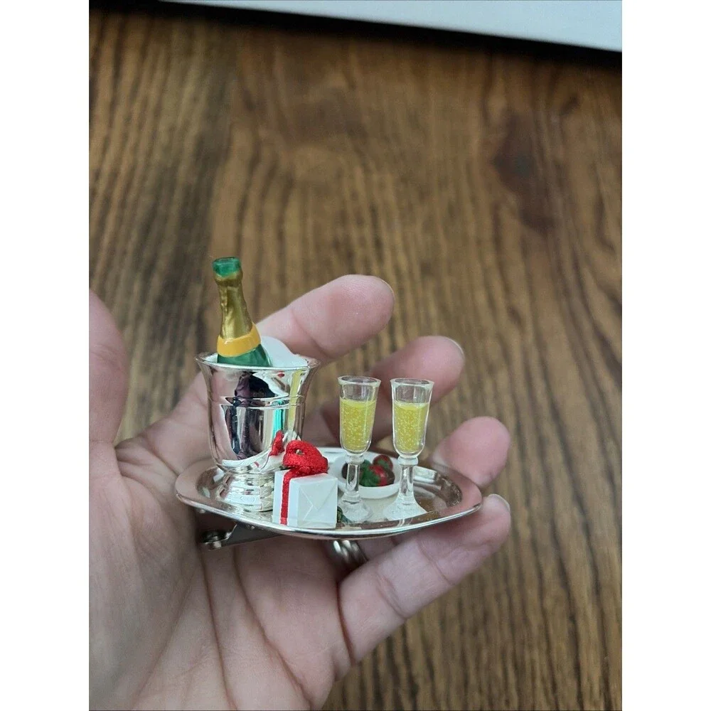 Hallmark product clip